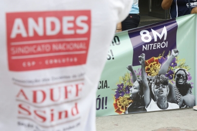 Manifesta&ccedil;&atilde;o do 8M nas Barcas, em Niter&oacute;i, em mar&ccedil;o de 2023; ato neste tamb&eacute;m ter&aacute; ida conjunta ao ato no Rio