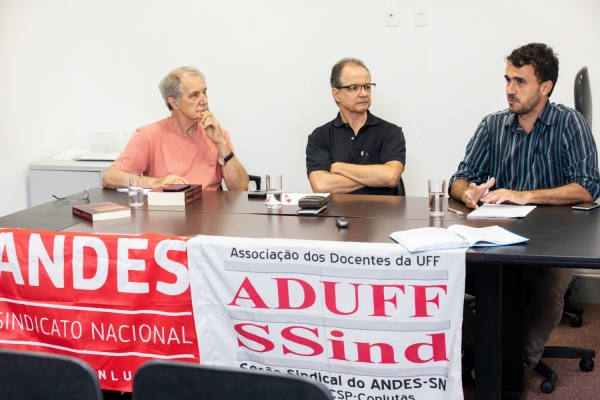 Em debate na Aduff, Gaud&ecirc;ncio Frigotto e Rafael Vieira criticam a mercantiliza&ccedil;&atilde;o da Educa&ccedil;&atilde;o