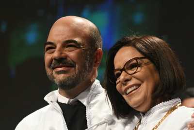 Na foto acima, estão o vice-reitor Carlos Frederico Rocha e a reitora Denise Pires de Carvalho