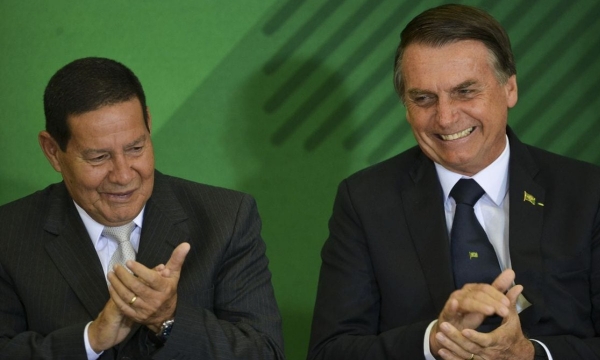 O vice Hamilton Mour&atilde;o e o presidente Jair Bolsonaro, pouco ap&oacute;s a elei&ccedil;&atilde;o de 2018