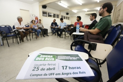 Assembleia descentralizada reuniu docentes da UFF em P&aacute;dua, Volta Redonda, Angra e Campos na quarta (25)