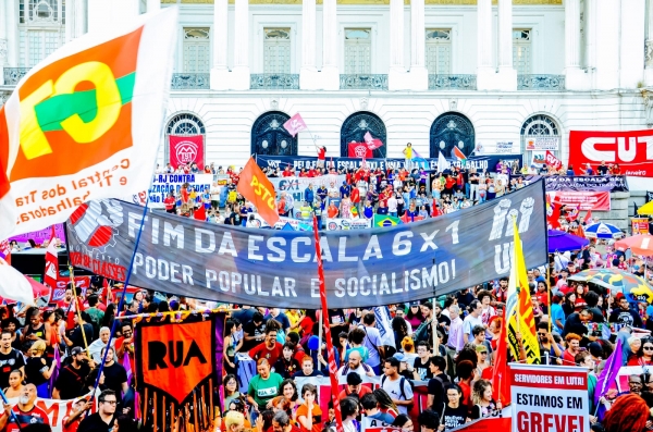 Luta pelo fim da escala 6x1 unificou manifesta&ccedil;&atilde;o do 1&deg;de Maio no Rio de Janeiro