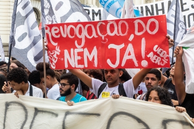 Momento do ato no Rio de Janeiro pela revogação do Novo Ensino Médio, realizado em março de 2023. 