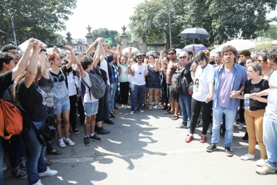 Manifestantes, em sua maioria estudantes, protestam na entrada da Quinta da Boa Vista - Luiz Nabuco