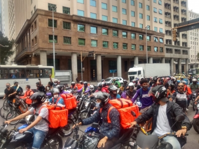Entregadores em manifesta&ccedil;&atilde;o na av. Presidente Vargas, no Centro do Rio