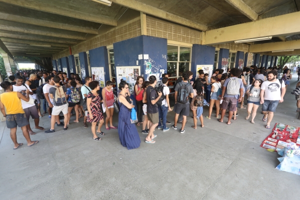Reuni&atilde;o do CUV nesta quarta (02) debater&aacute; reajuste de 480% para servidores e terceirizados no restaurante universit&aacute;rio da UFF